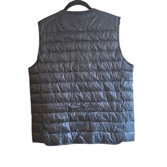SOLD Uniqlo Quilted Liner Vest Lightweight Snap Front Gray Men’s Medium - Picture 2 of 3